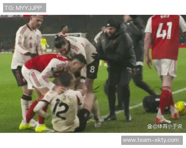 内维尔批评利物浦前场球员表现不佳边后卫问题亟待解决